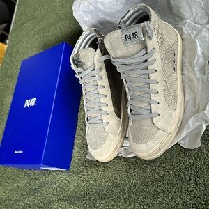 P448 Womens Black Mixed Media Heel Pull-Tab Stretch Logo Padded Lightning Round Toe Wedge Sneakers Shoes